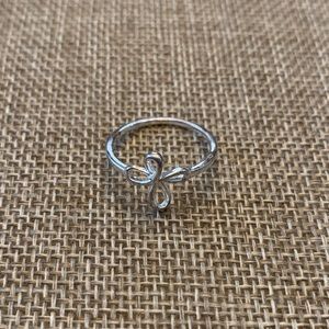 Cross Ring Sz 7